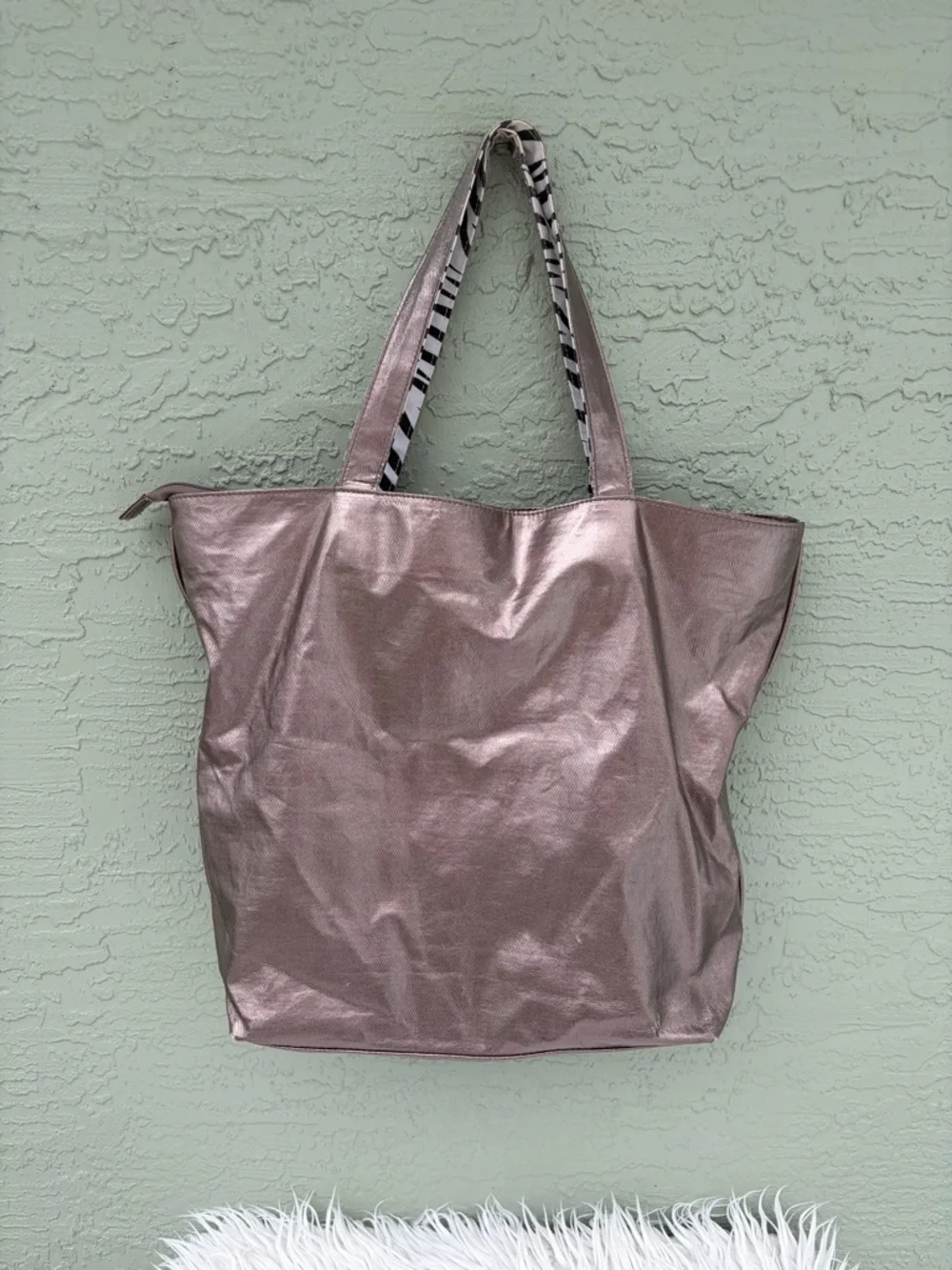 Braciano Skull Tote Shoulder Bag Womens Large Metallic Silver Sequin Bow